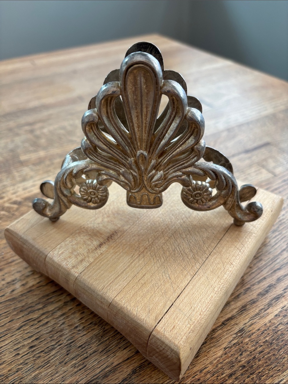 Vintage Silver-plate Decorative Knife Rest or Napkin Holder. Fan Design
